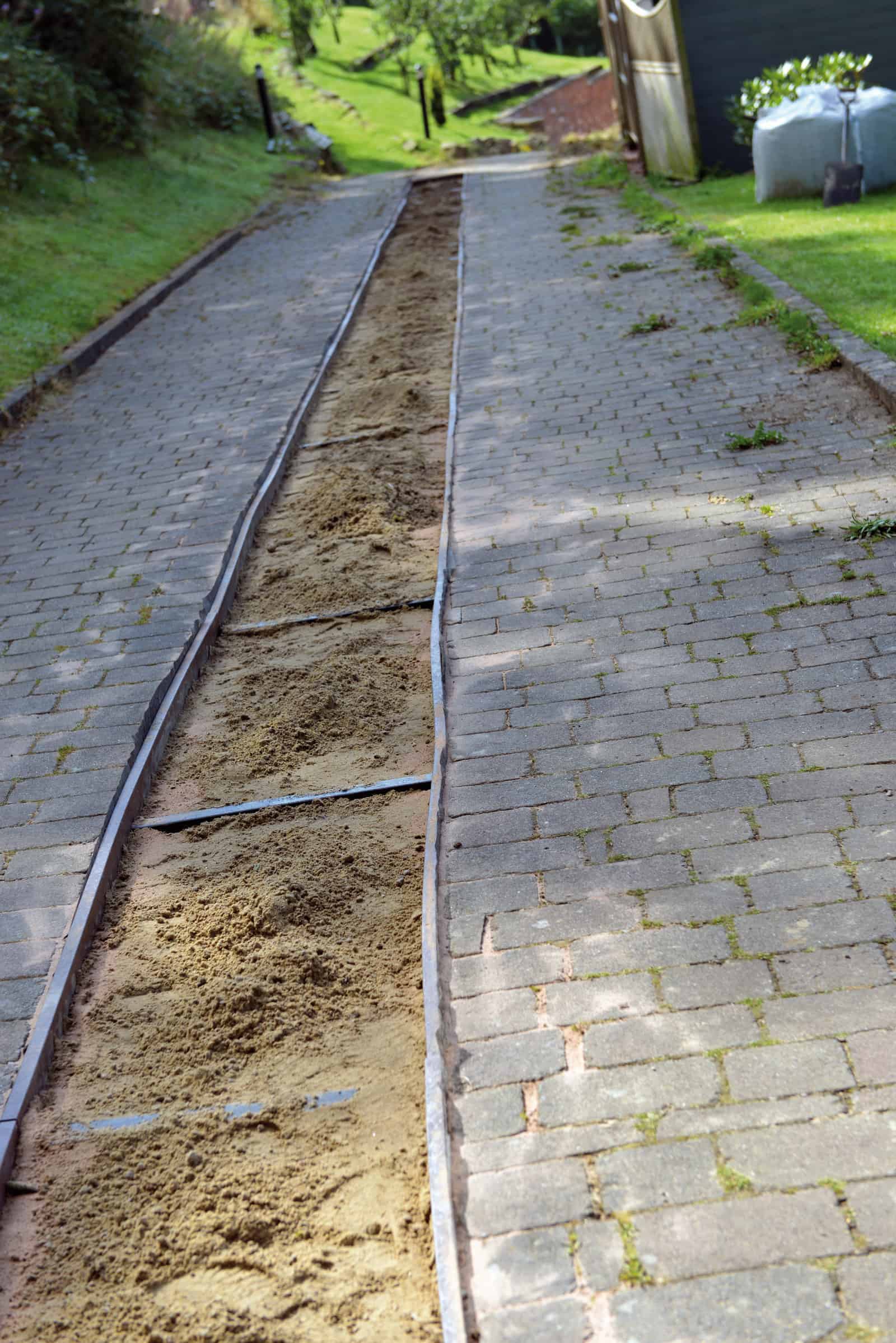 Driveway Edging with Recycled Profiles - Recycled plastic furniture