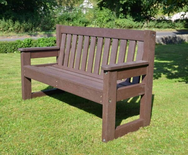 Recycled plastic outdoor Dale bench