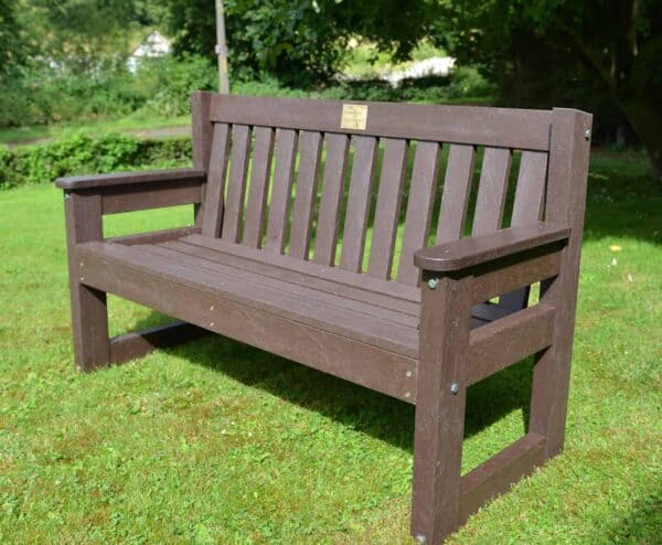 Recycled plastic outdoor Dale bench with a Commemorative plaque