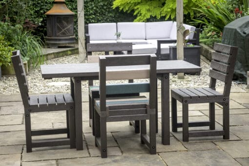 plastic garden table and 6 chairs