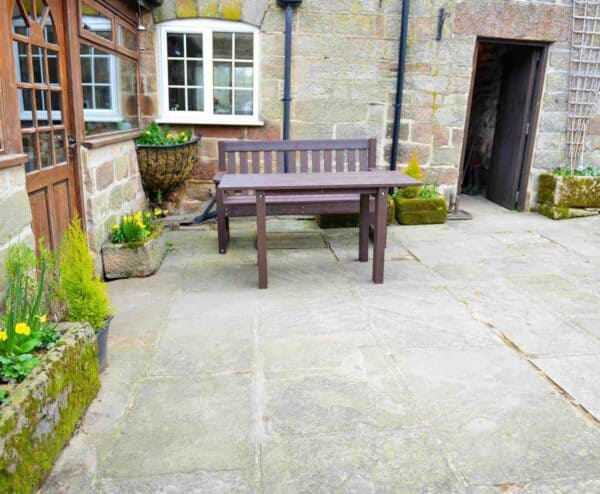 Garden dining set made from recycled plastic