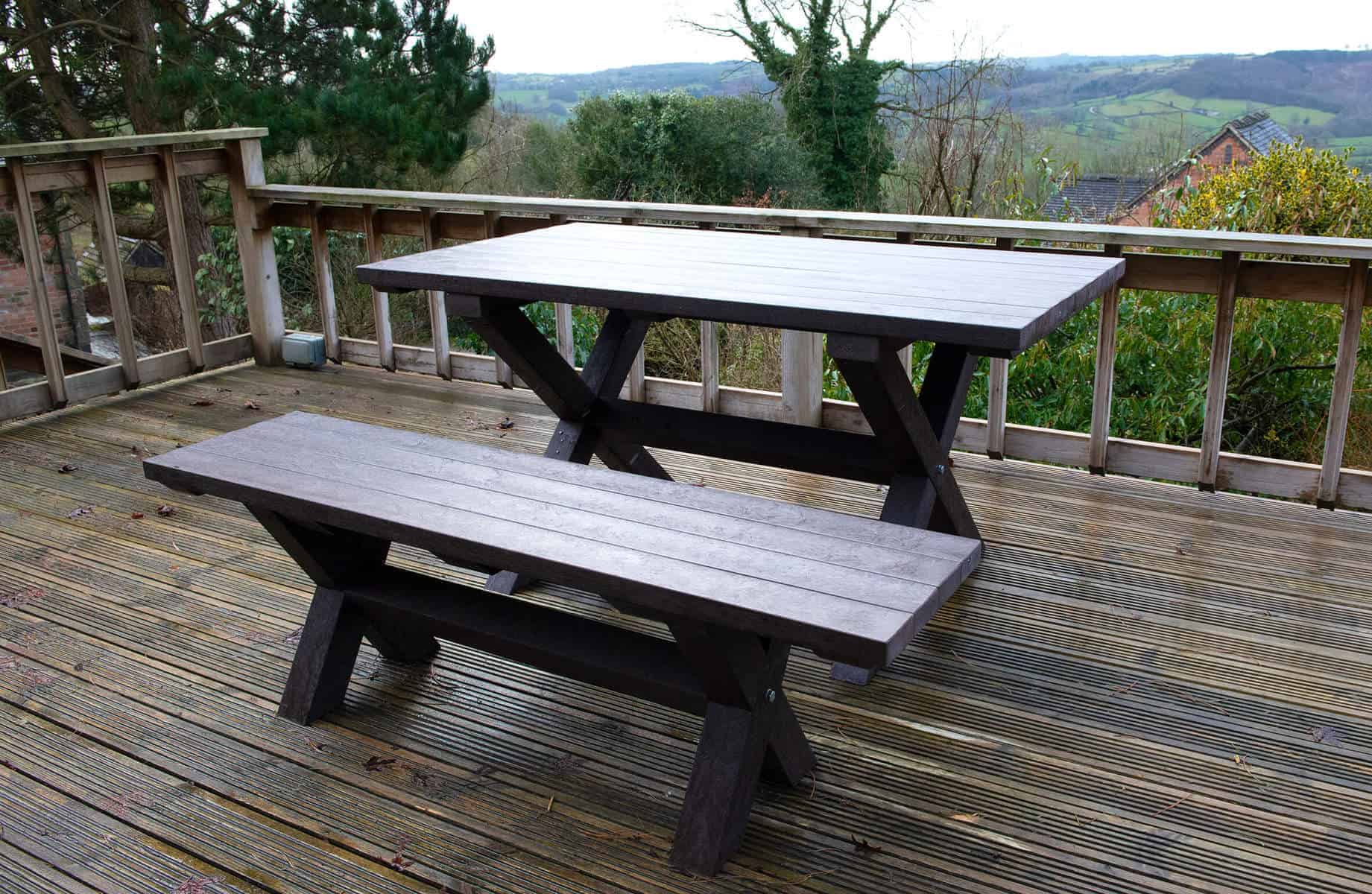 TDP Wheatcroft table with 1 Wheatcroft bench in Brown made out of recycled plastic waste
