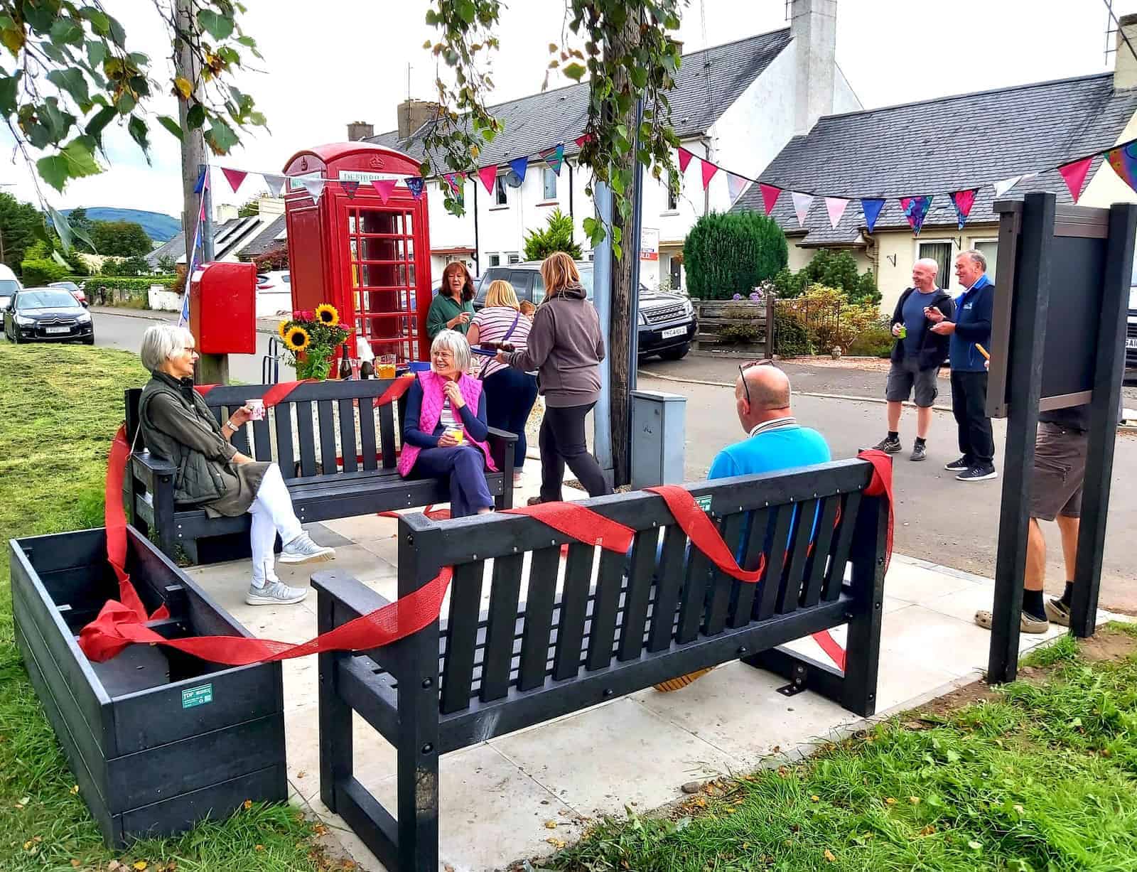 Abernethy Community Council TDP Dale Bench & Longwood Planter made from recycled plastic