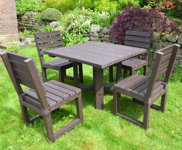Outdoor Cromford Hope dinning set in Brown made from Recycled Plastic waste by TDP