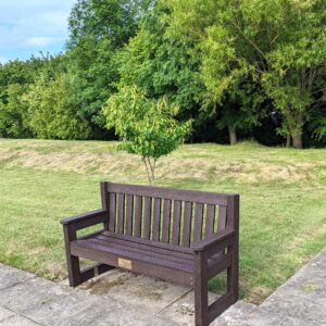 Dale 1.5 memorial bench made from recycled plastic waste