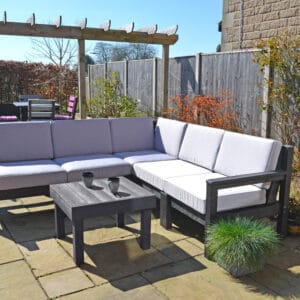 TDP Derbyshire 4 seater in Black with table 4-edit
