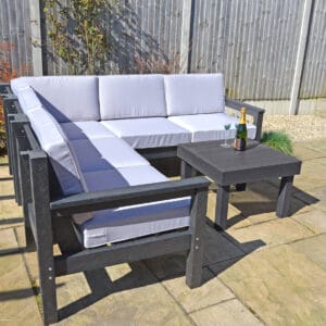 TDP Derbyshire 4 seater in Black with table 7-edit
