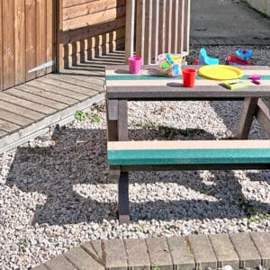Macaw infant Picnic table in earth colours 2