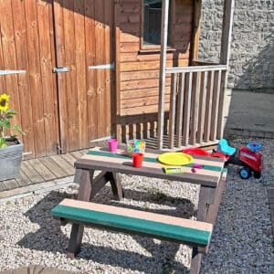 Macaw infant Picnic table in earth colours.